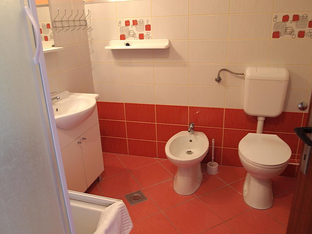 Apartmani Delfin เกรบัชติซา ภายนอก รูปภาพ